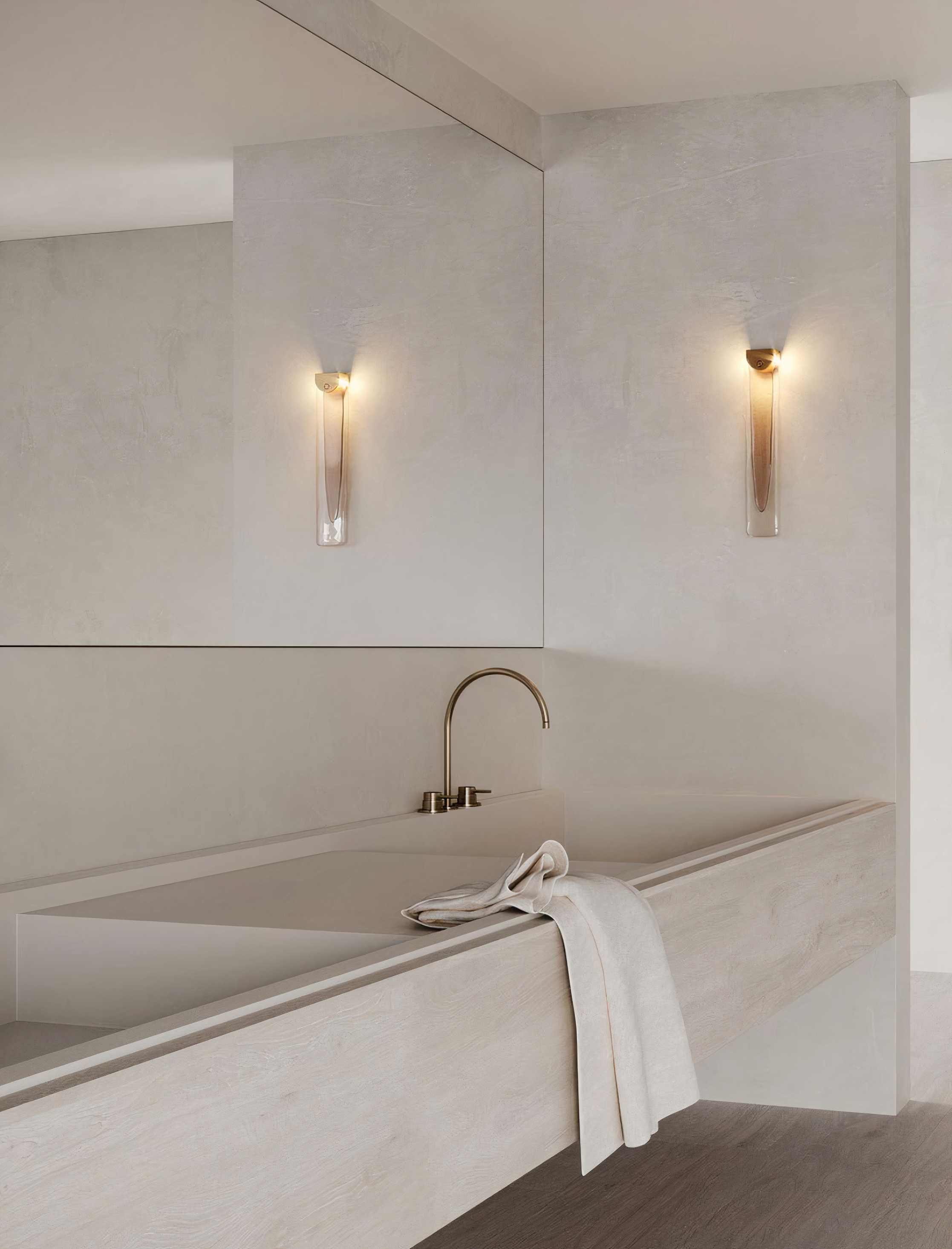 Bathroom with Articolo lighting